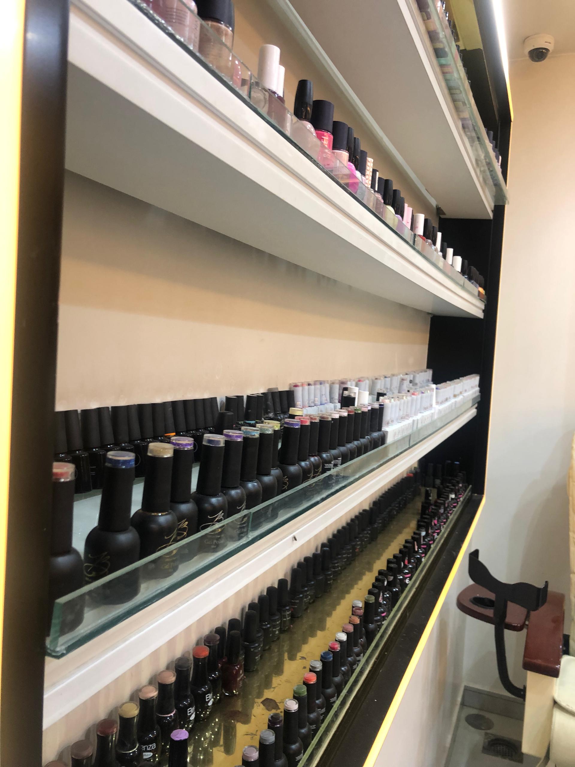 صورة منشأة EMELA BEAUTY CENTER - قسم صالونات التجميل (للنساء والرجال) في Mazzeh 9