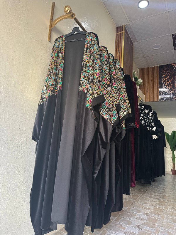 صورة منشأة ناصر للعبايات - قسم محل ألبسة نسائي في Jdeidet Artouz 10