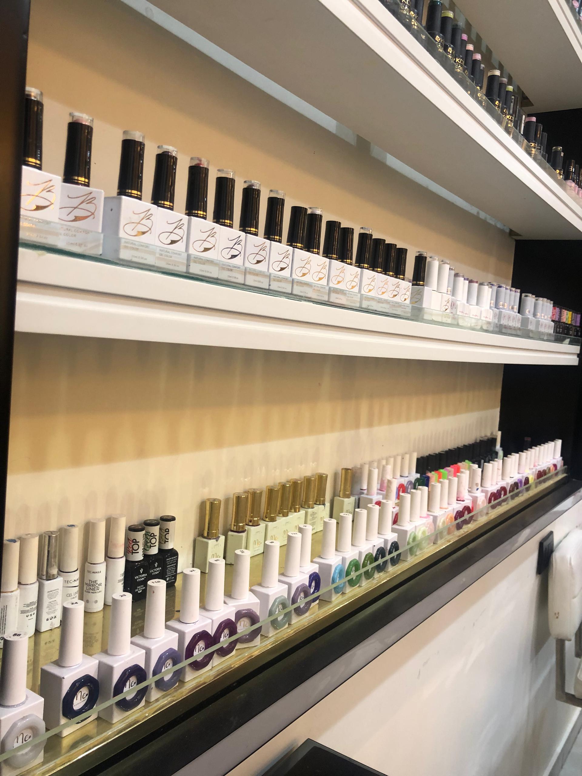 صورة منشأة EMELA BEAUTY CENTER - قسم صالونات التجميل (للنساء والرجال) في Mazzeh 6