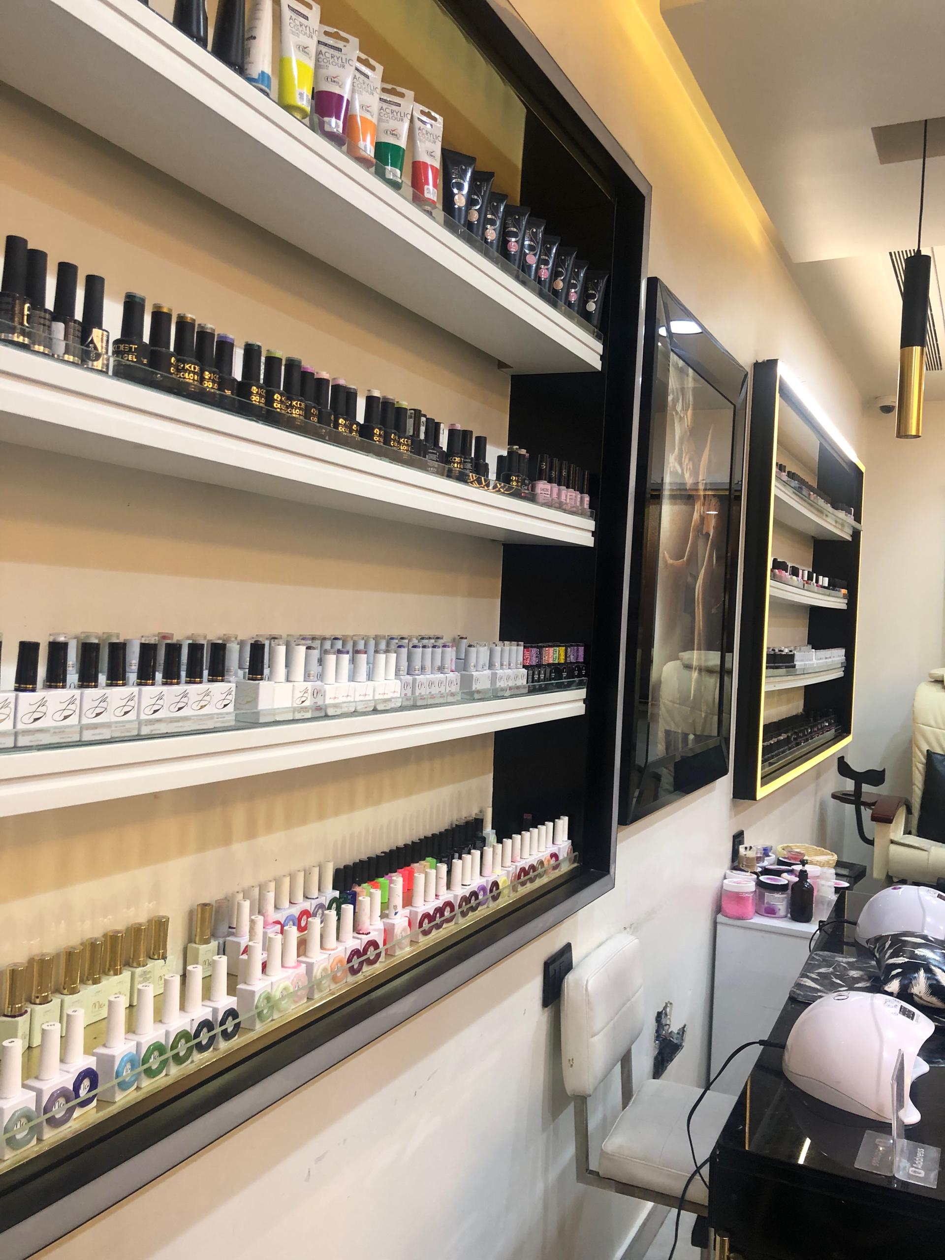 صورة منشأة EMELA BEAUTY CENTER - قسم صالونات التجميل (للنساء والرجال) في Mazzeh 4